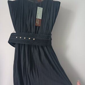 Flattering strapless dress with belt